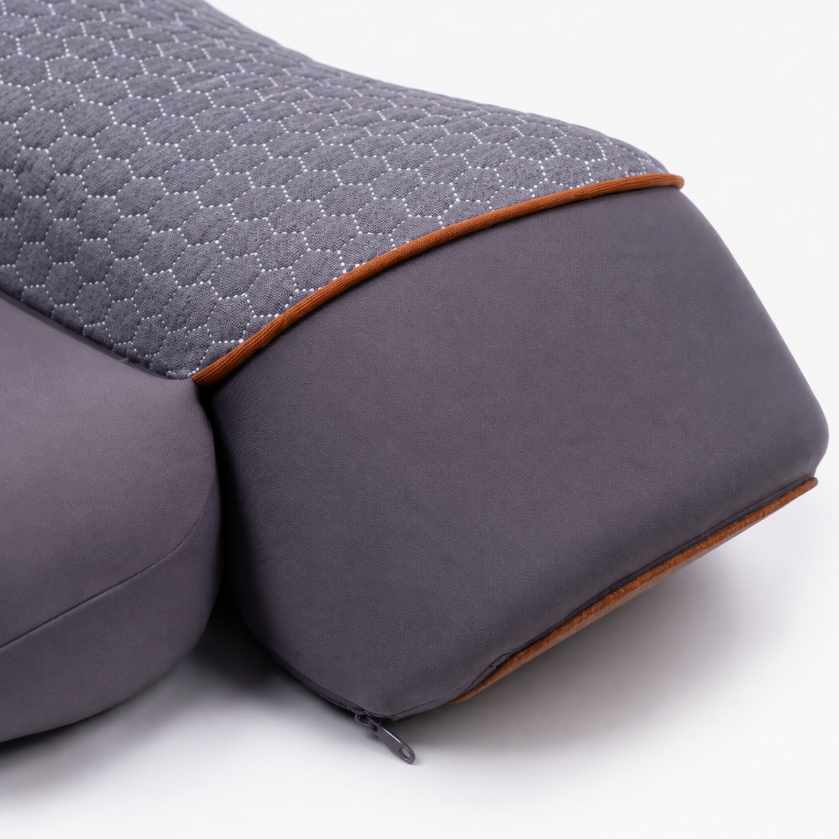 Almohada térmica de tracción cervical Thera Pillow™ de CARAMELA BEAUTY USA, con diseño para aliviar tensión en el cuello.