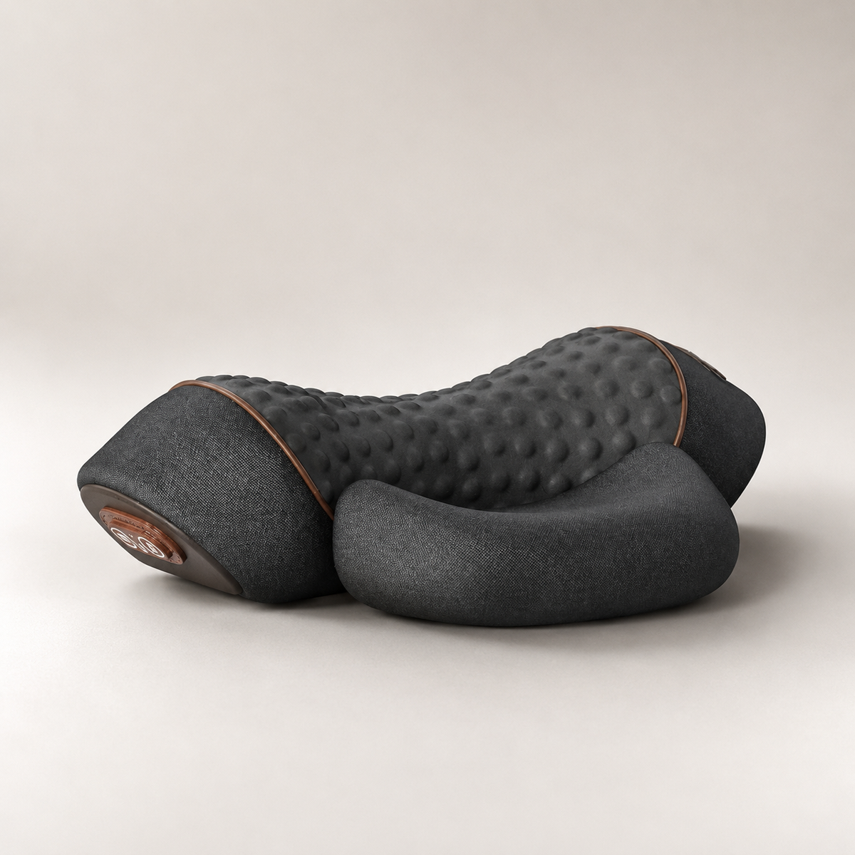 Almohada térmica Thera Pillow™ de CARAMELA BEAUTY USA en color negro, con función de tracción y masaje para el cuello.